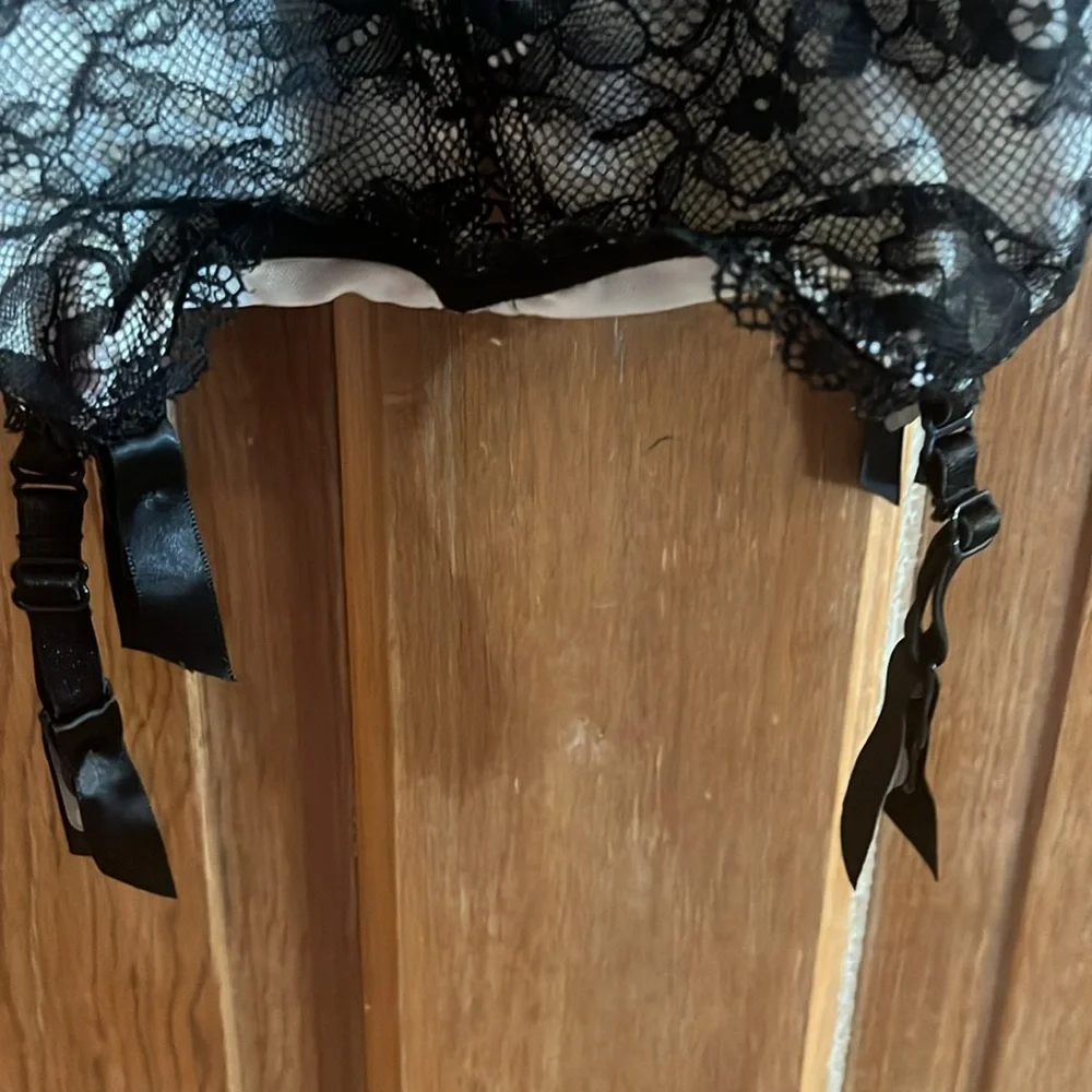 VICTORIAS SECRET BLACK LACE LINGERIE SIZE 36C NWOT - Picture 4 of 7
